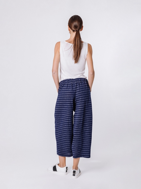 Cropped trousers with blue melange stripes