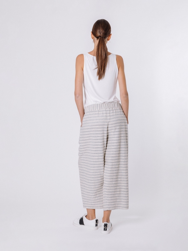 Cropped trousers with blue melange stripes