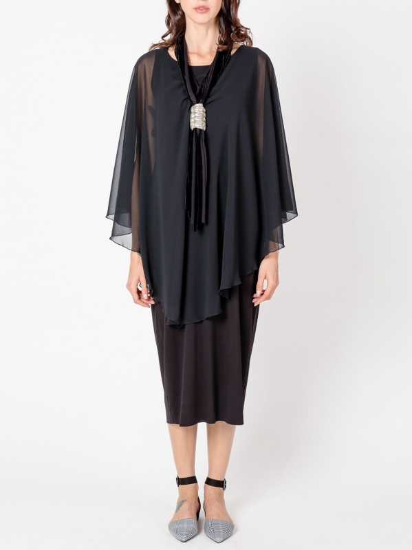 Abito doppio strato con poncho in chiffon