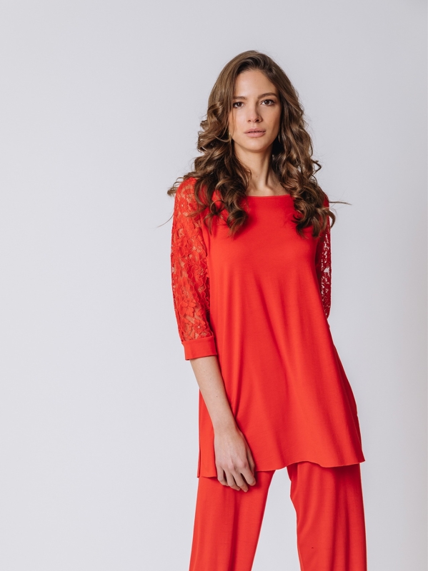 T-shirt con maniche in pizzo macramé