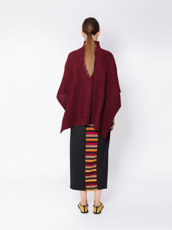 Poncho in maglia con losanghe