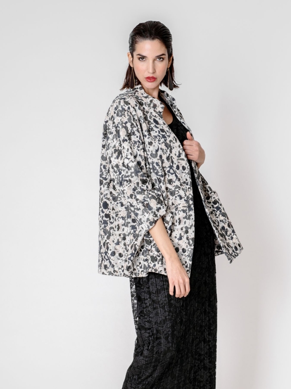 Giacca over jacquard con fantasia astratta