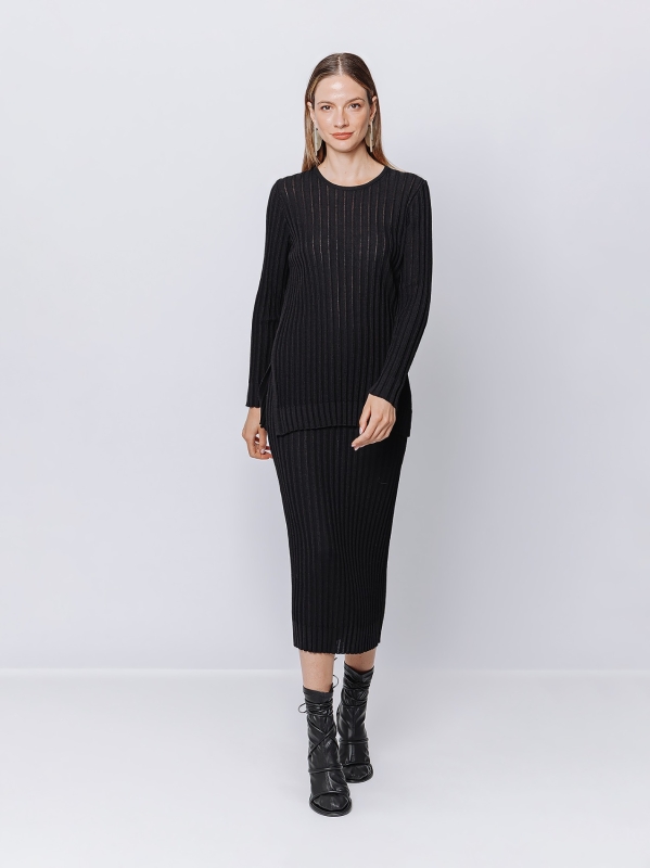 Black wide ribbed pullover