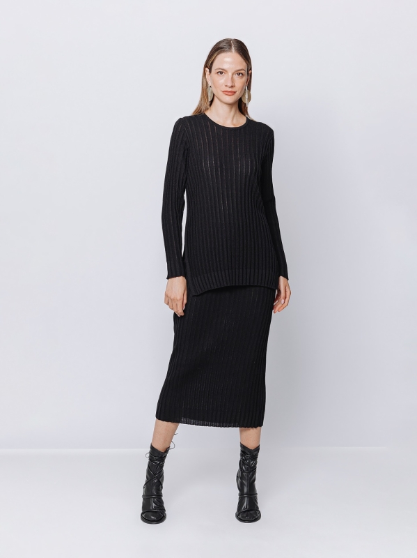 Black wide ribbed pullover