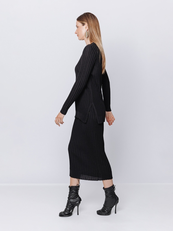 Black wide ribbed pullover