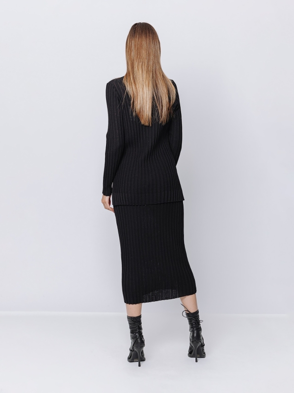 Black wide ribbed pullover