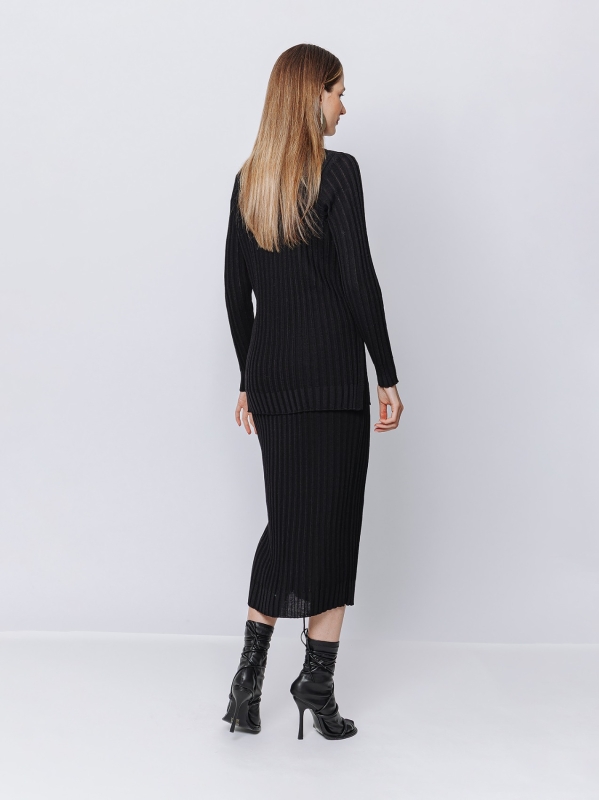 Black wide ribbed pullover