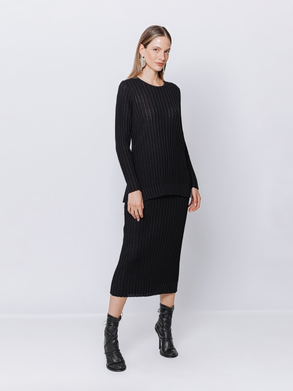 Black wide ribbed pullover