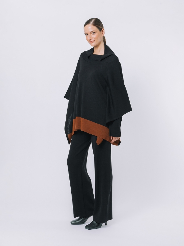 Maxi knitted poncho