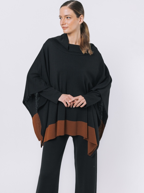 Maxi knitted poncho