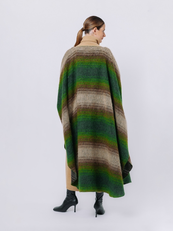 Poncho over in lavorazione ALPACA - Edizione Limitata