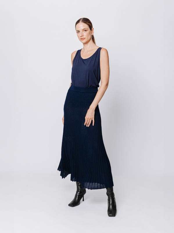 Pleated knit skirt