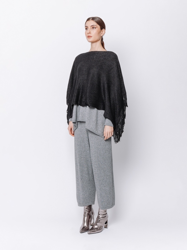 Knitted poncho with fringes