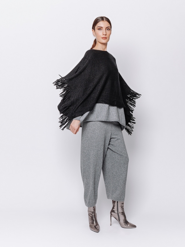 Knitted poncho with fringes