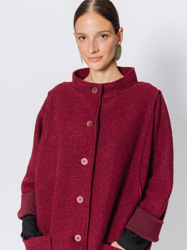 Una giacca calda e comoda, realizzato a mano in 100% lana cotta.